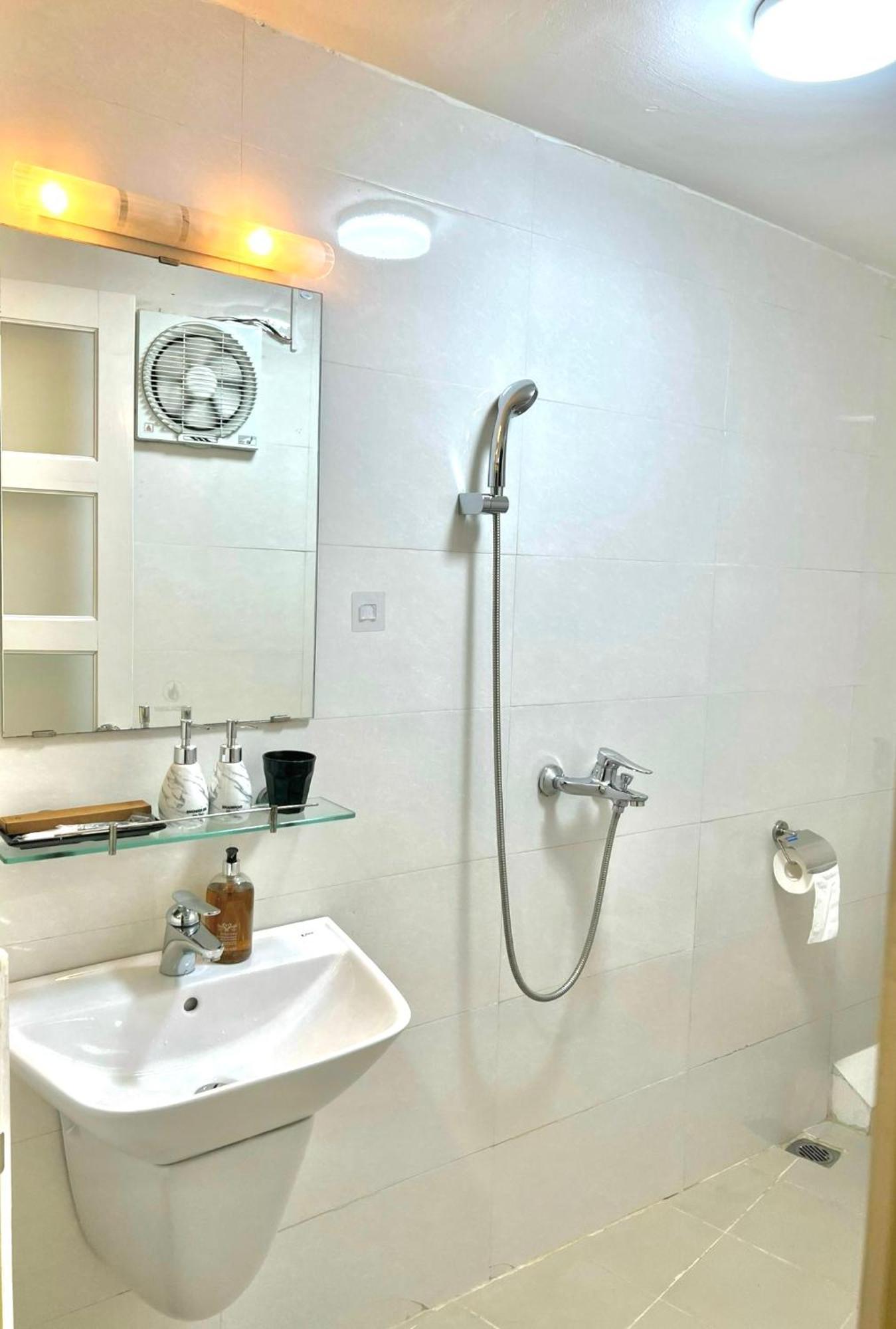 Nice Room Located Right Next To The Old Quarter Can Phong Nhieu Anh Sang Tai Ngay Gan Pho Di Bo Ho Guom Hanoi Luaran gambar